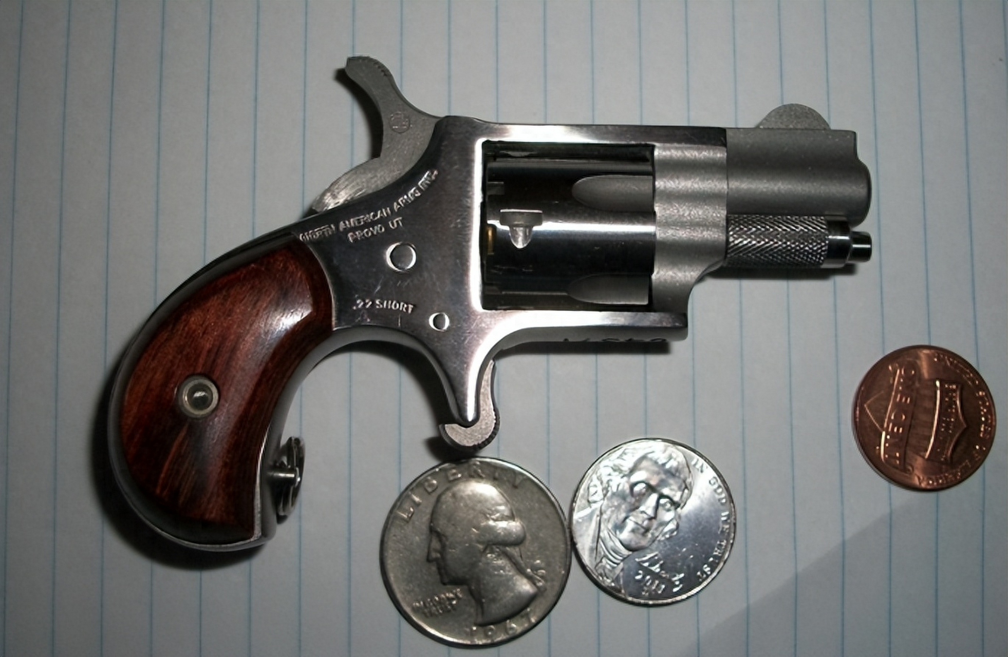 若是你觉得上面这些都太超脱常规,那接下来介绍的这把迷你左轮可能更