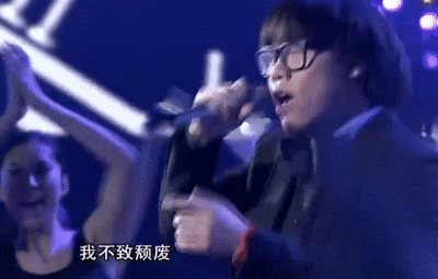 经历了三个月的鏖战,决赛那晚,他与张惠妹战队的李琦进入冠亚军争夺战