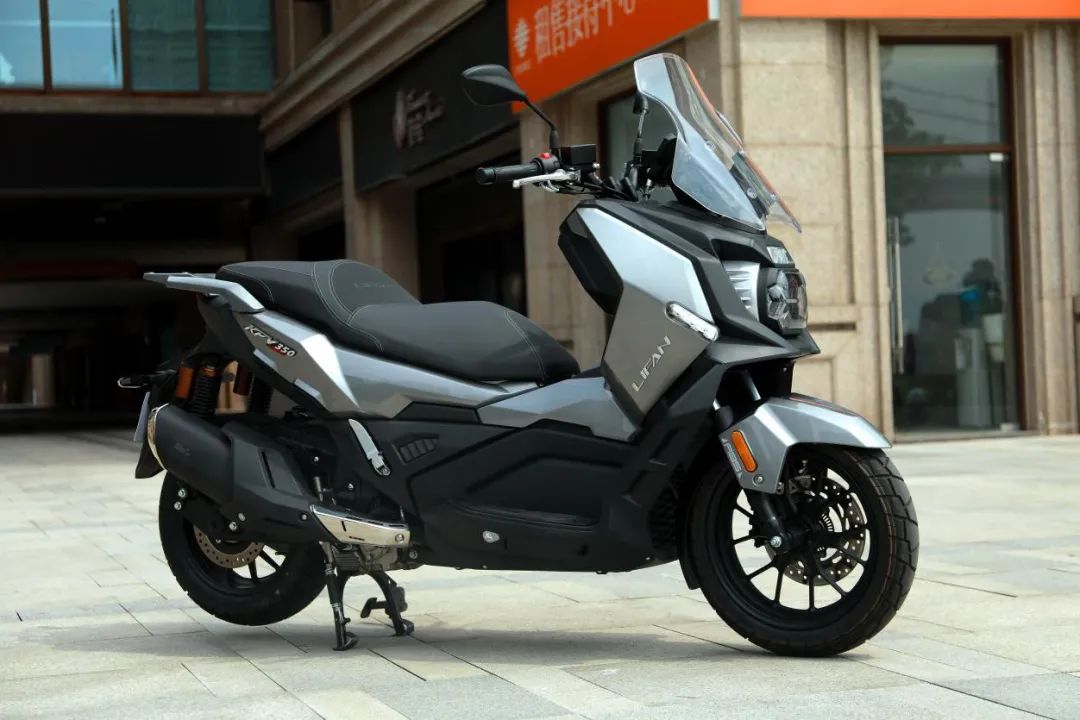 力帆kpv350:家族传承的新一代踏板车,你敢挑战它吗?