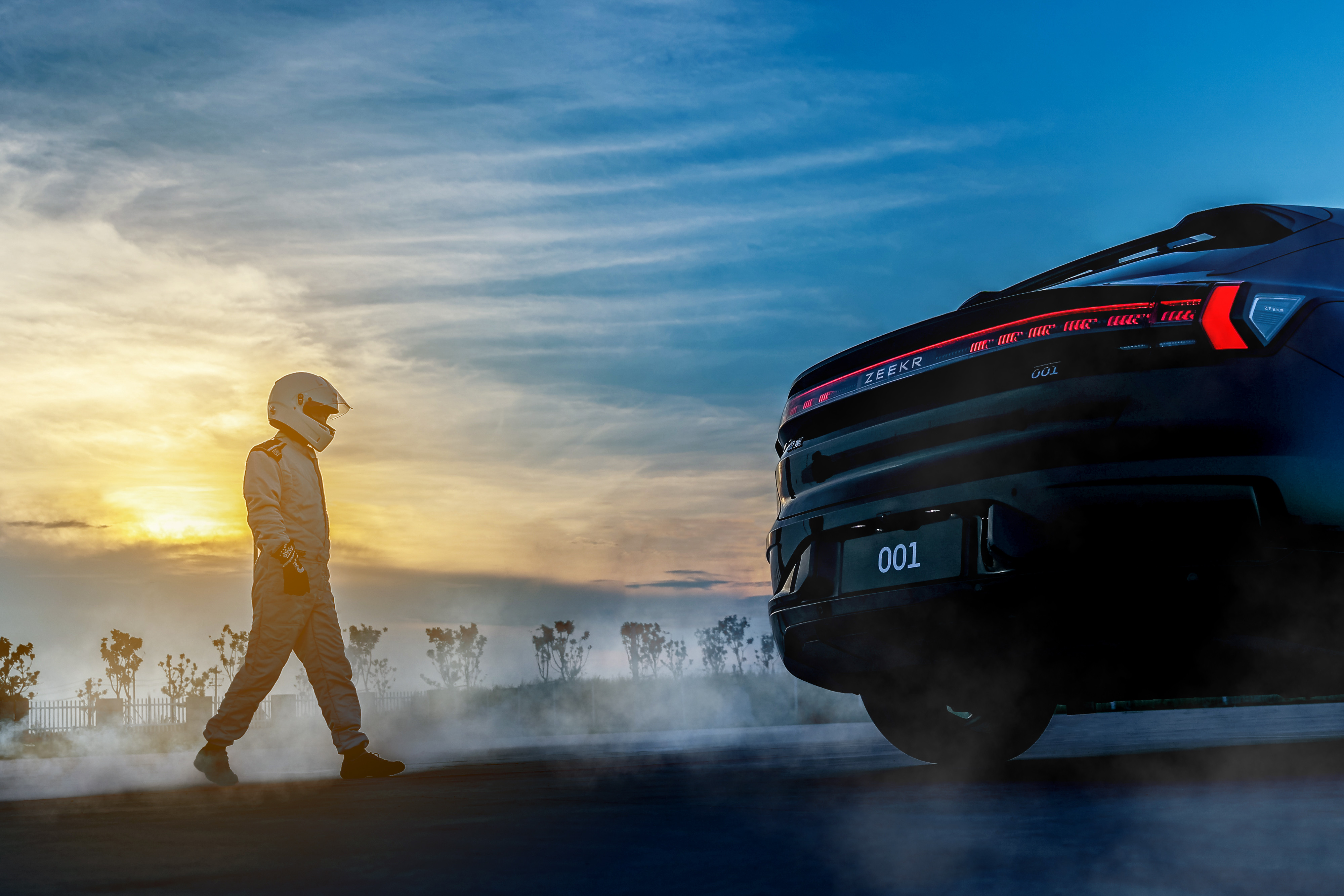 零百加速3.8s,轴距3005mm,极氪001怎么样?