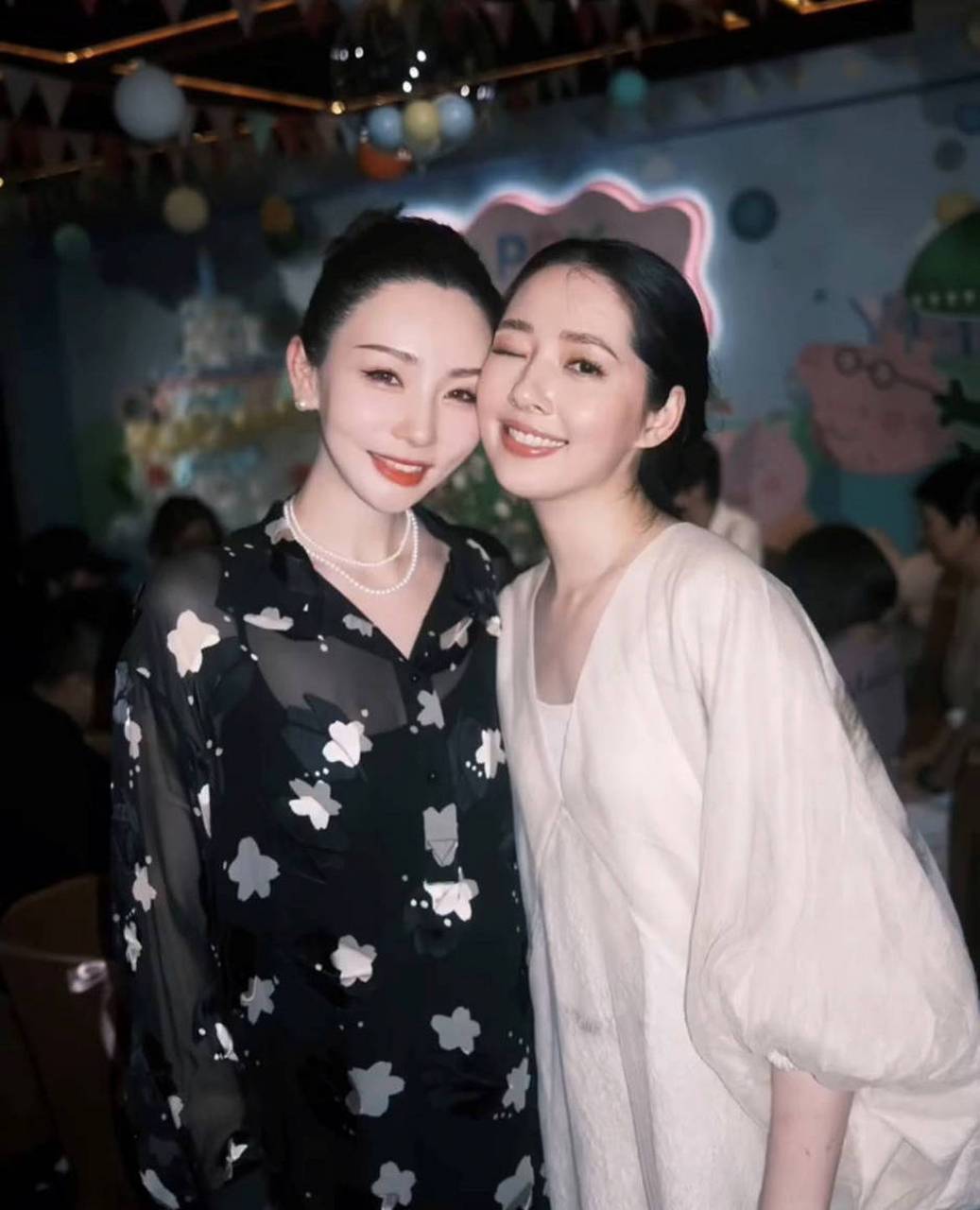 郭碧婷夕又米晒合照 笑容满面感情依旧状态佳 郭碧婷与闺蜜夕又米晒