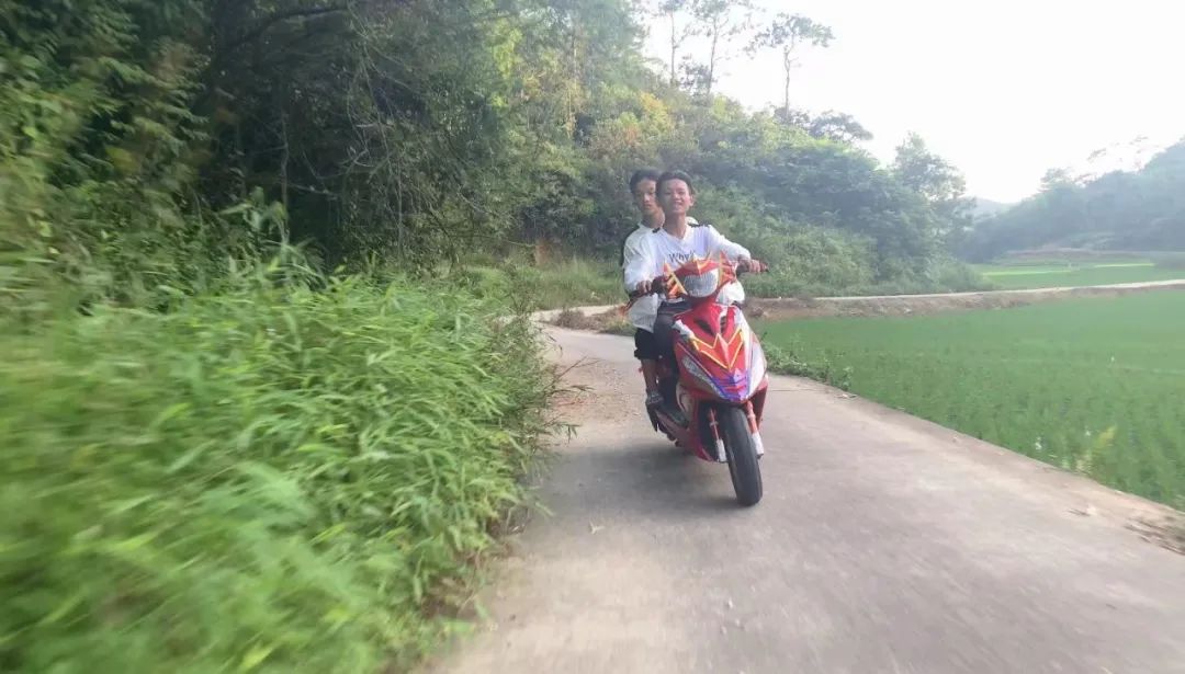 打工二代,留守儿童:白马镇上的鬼火少年