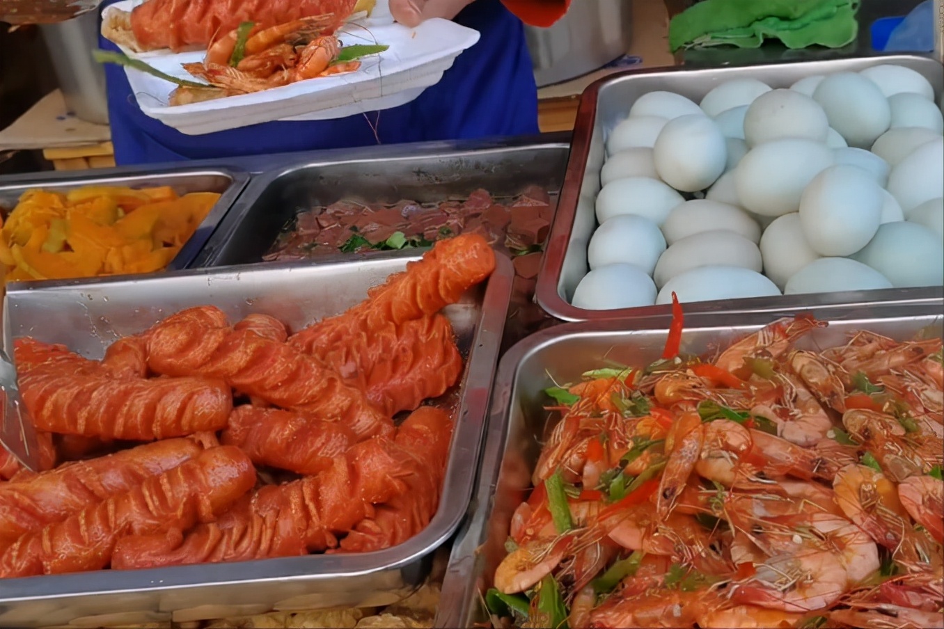 广东一线城市的快餐店,12元四荤两素,米饭管饱,真是不敢相信