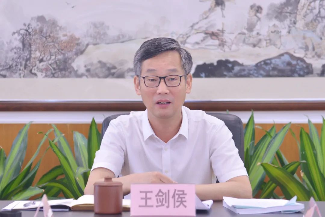 王剑侯:加强学习 增长才干 忠诚于党,切实扛起厅机关青年党员干部在