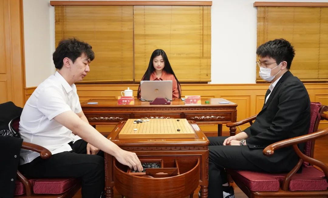 4.22围棋赛事:中国倡棋杯柯洁胜党毅飞晋级半决赛,近期10连胜