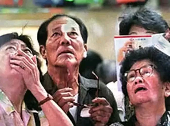 98年香港保卫战,中国资本全力出击,换来了20年和平