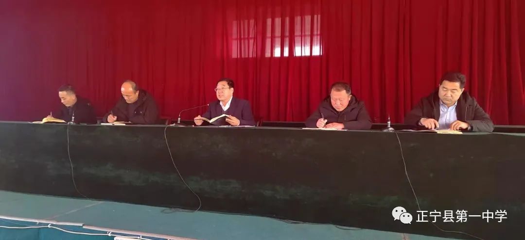 李万忠分析了当前我校所面临的形势,他指出,从国家层面看,国家出台了