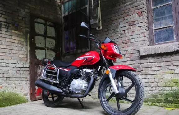 售价6480元,老车升级:解析国四本田战龙cbf150c,100km油耗2.3l