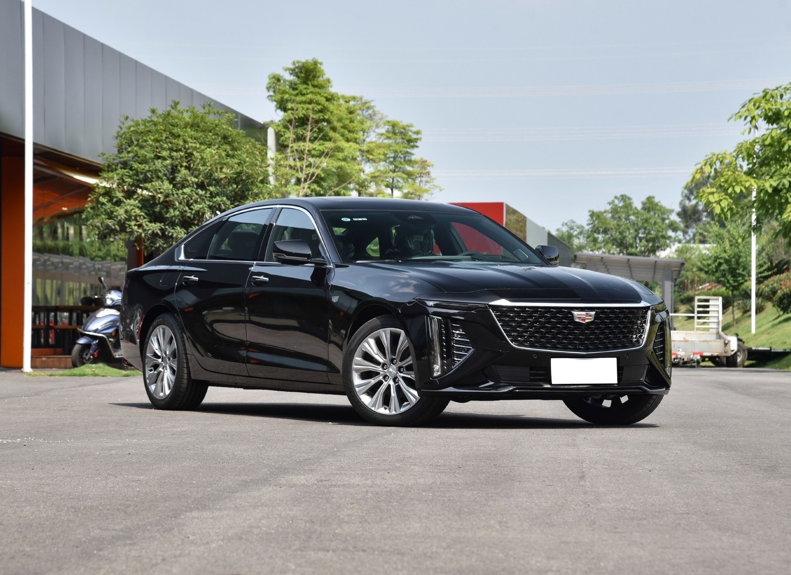 全新豪华中大型轿车到店!三十多万档次比肩奔驰s级,配置真豪华