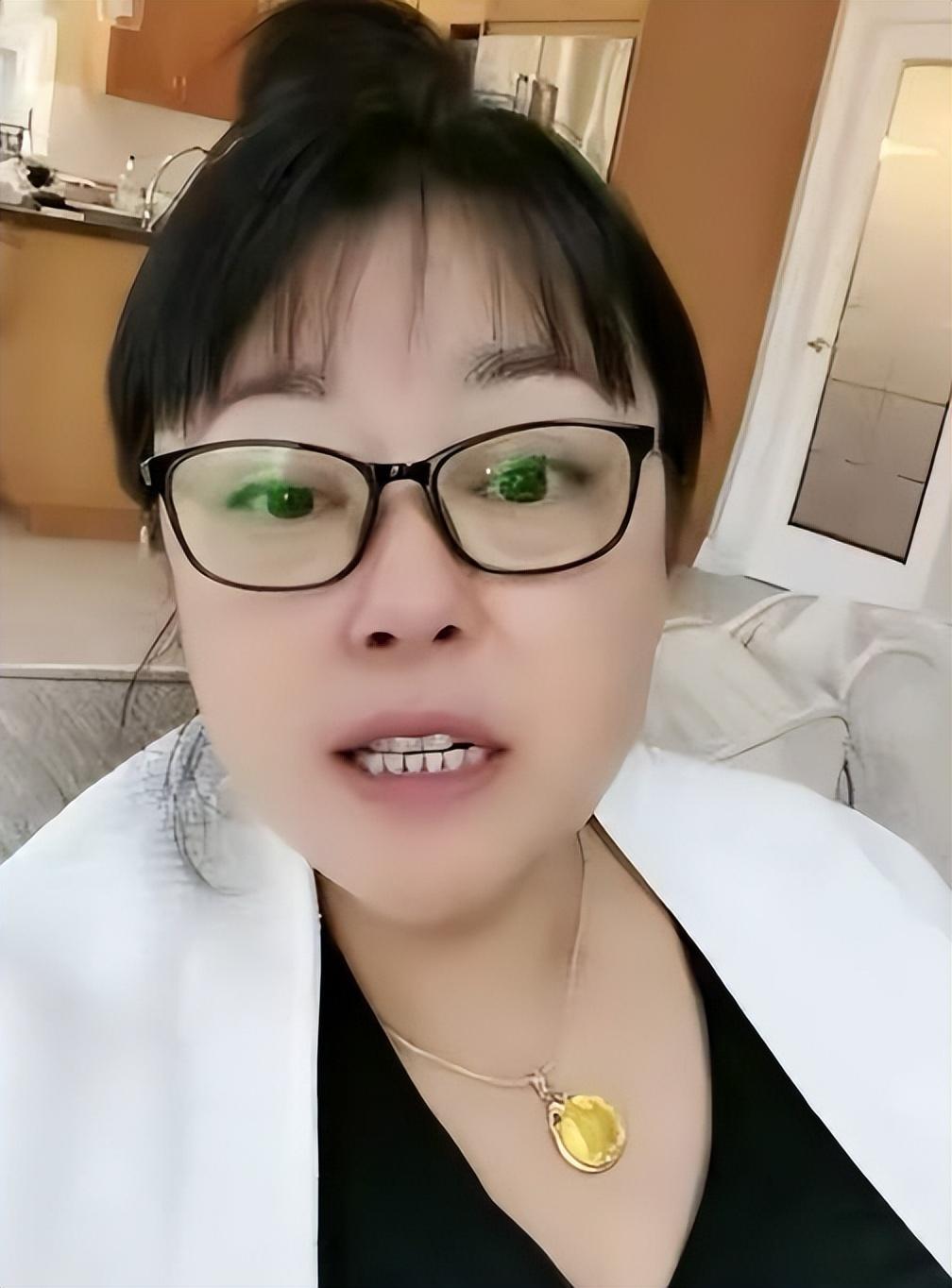 演员李菁菁疑官宣四婚,男方浓眉大眼,二人谈笑风生被指有夫妻相