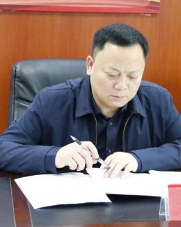 县委常委,政法委书记王苏州一行到沿河法院作工作调研