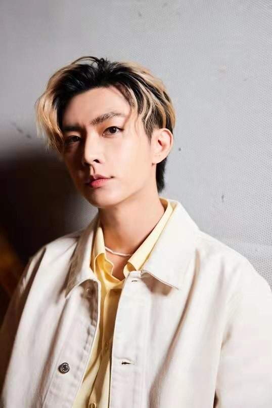 当年的"东纶"cp也是大家嗑的非常上头的两位啊.