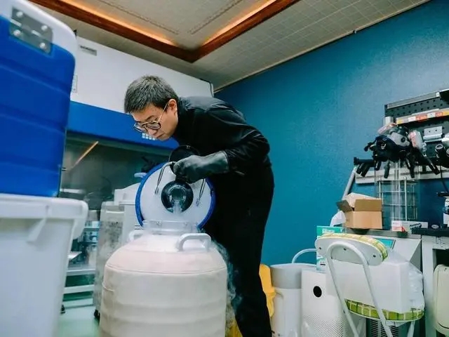 云南高中学历爸爸自制药救身患怪病的儿子,如今过得怎样?