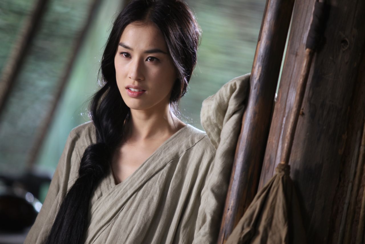 黄圣依"一年2个亿生活费"问题到底是咋回事,空降直播间告诉你