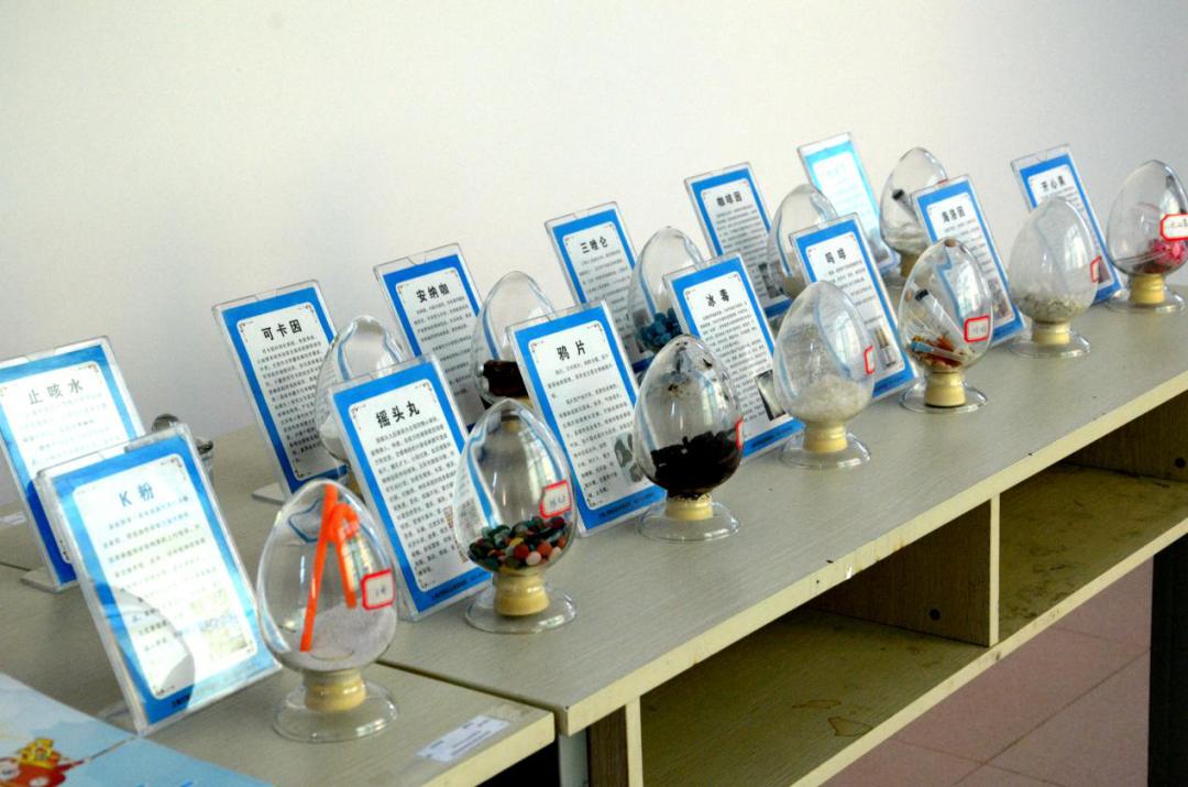 治庸·禁毒丨禁毒知识宣传走进丽江民族中专