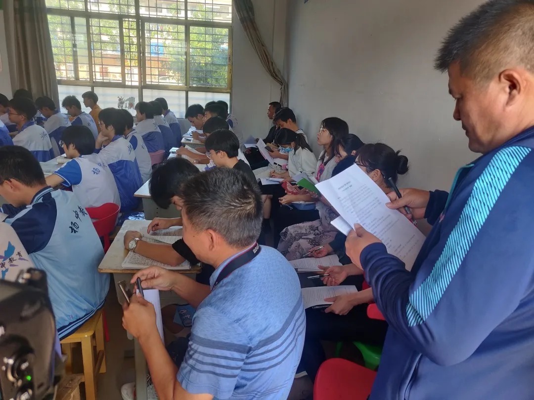 广州市培英中学潘勇校长带队赴雷州市杨家初级中学对口帮扶