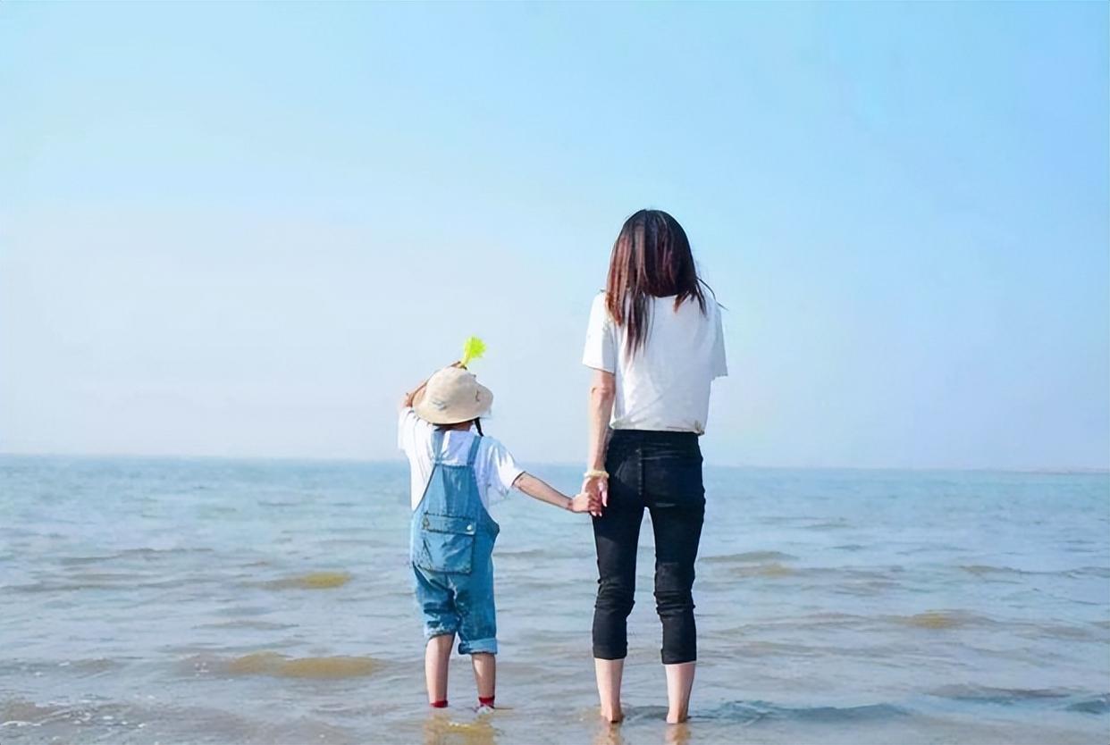 6年级女儿聊天内容露骨,妈妈看到差点晕倒,怎么保护青春期女孩