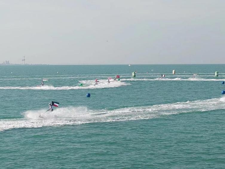 我70后河南人,科威特打工,月薪20000变2000,没钱回家绝处逢生