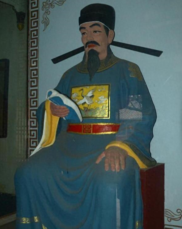 秦桧后人祭拜岳飞,看到跪在一旁的祖先,说了一句名言!