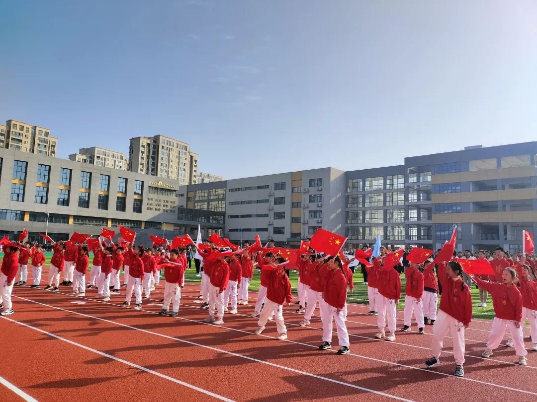 南京市竹山中学分校梅龙湖学校:开幕式上他们竞相展风采!