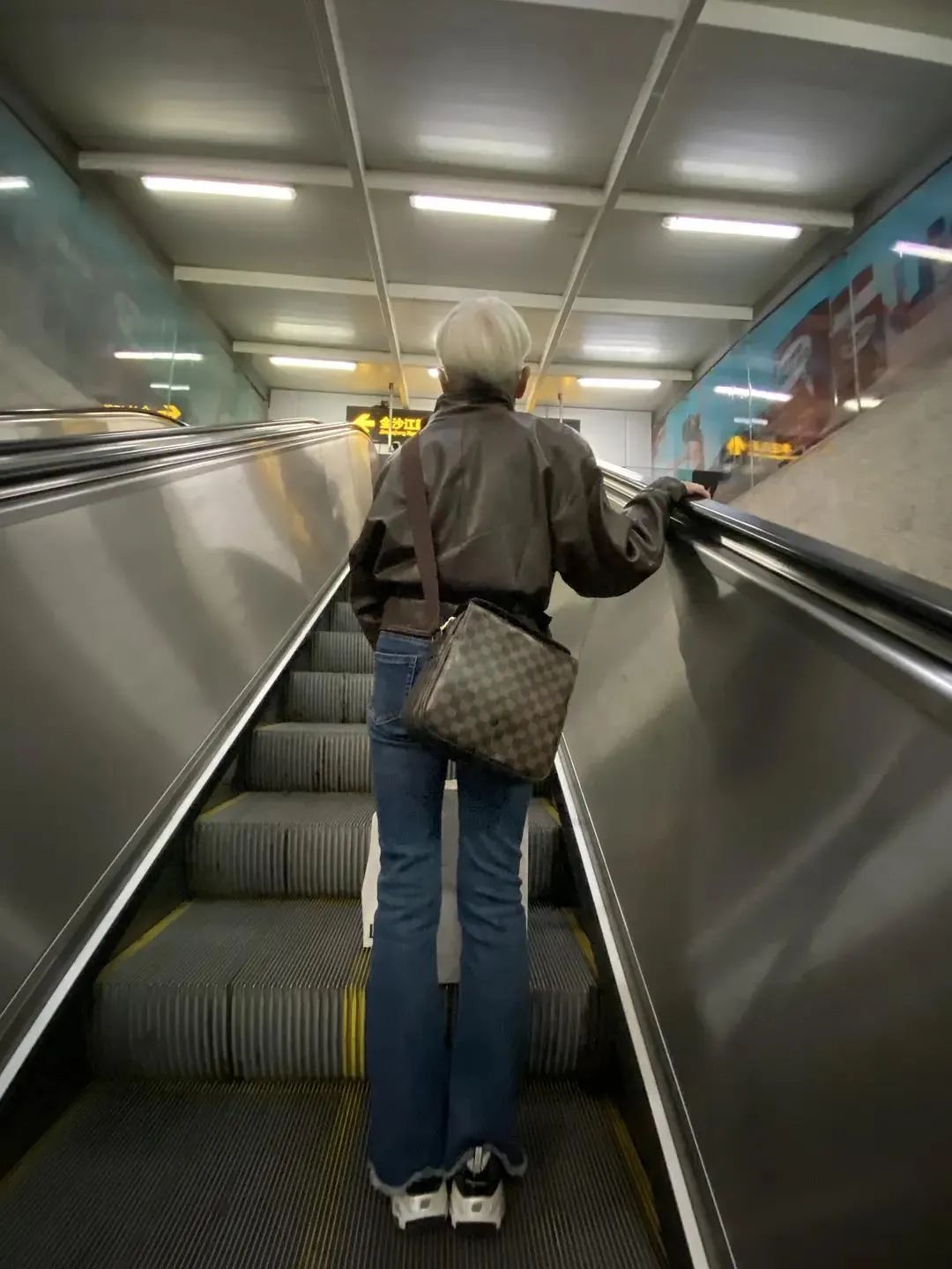 一组中国爷爷奶奶街拍照火爆外网,时髦到起飞!