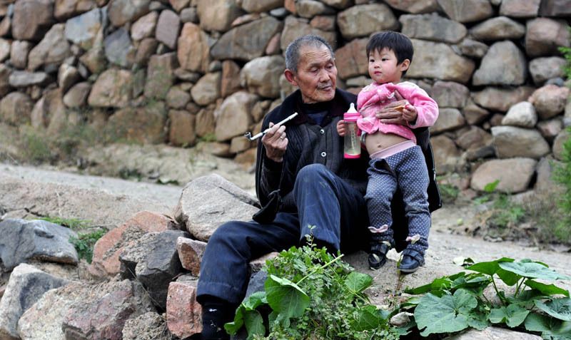帮忙带孙子时:糊涂老人逢人就说的4句话,聪明老人守口如瓶