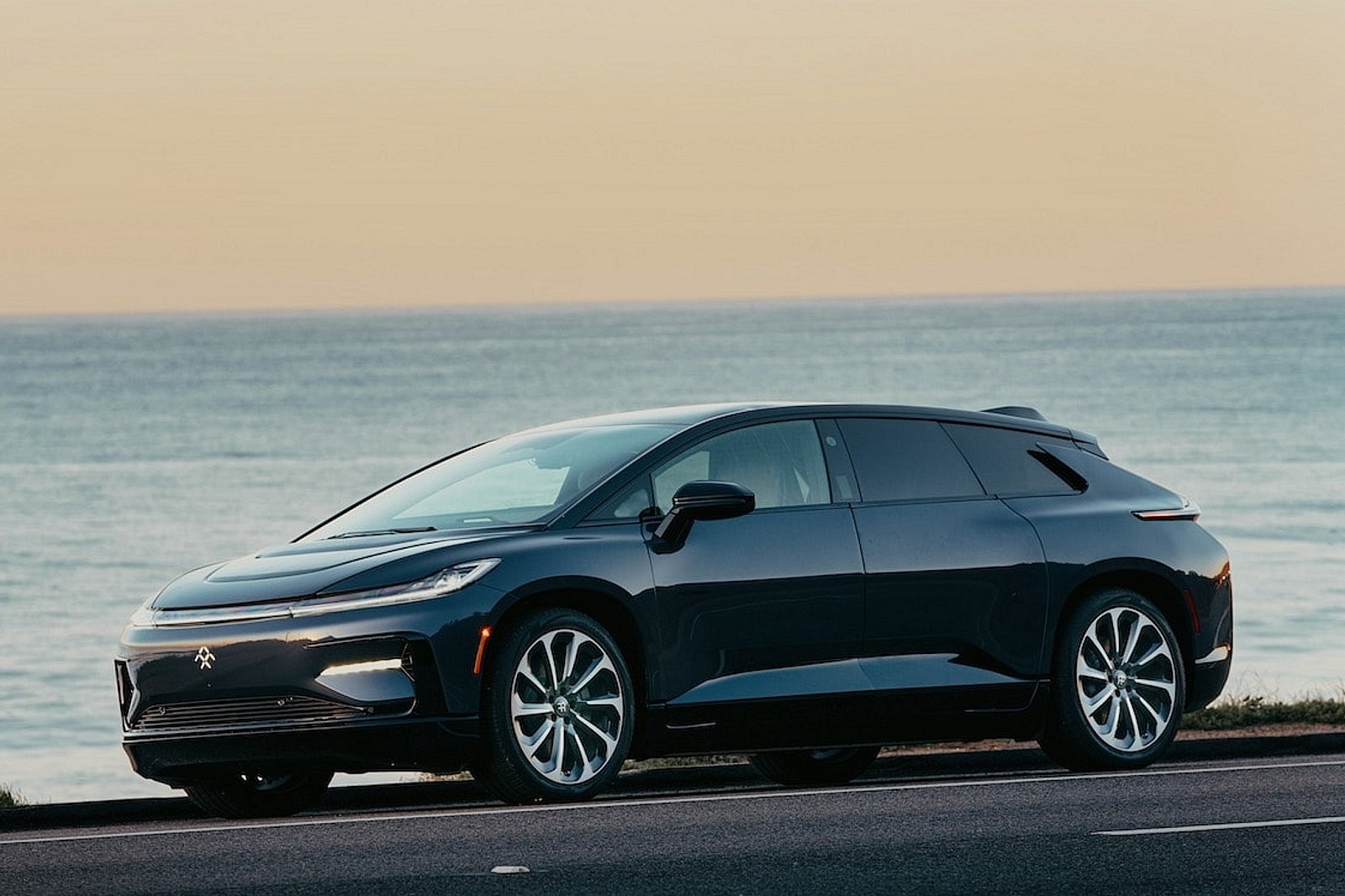 10款当今世界最昂贵的电动汽车:劳斯莱斯spectre只能排第六