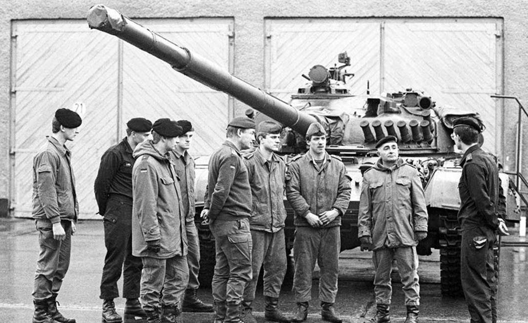 两德统一时,苏联为何不阻止,30万驻德苏军精锐在干什么?