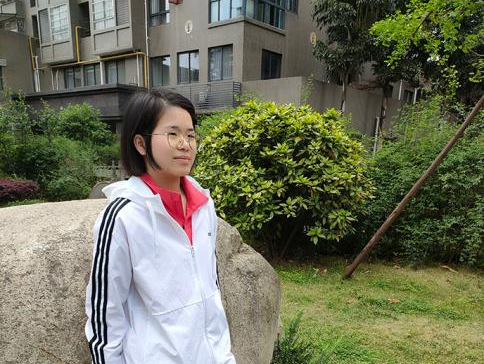 她毕业于四川德阳中学校,被上海交大核工程专业录取!忆高中生活