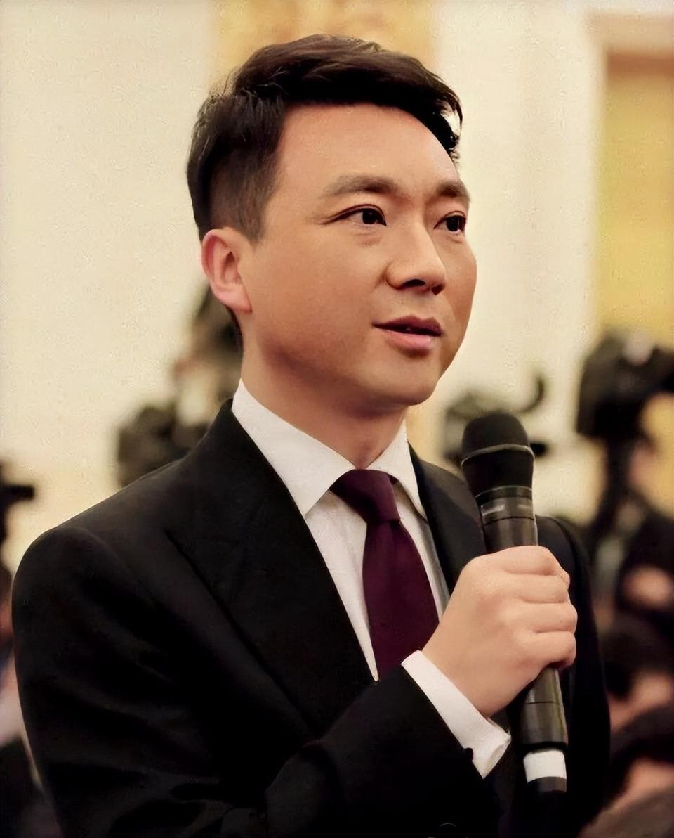 回顾康辉:与师妹结婚22年不要孩子,为何48岁却坦言后悔
