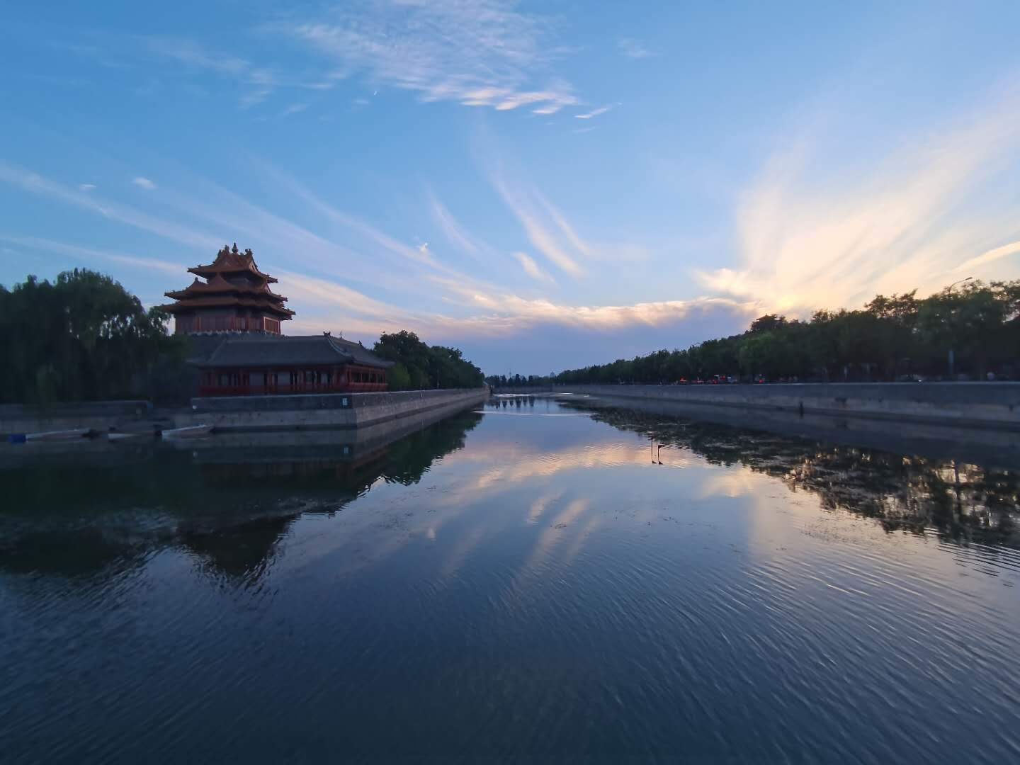 晚霞|今天傍晚，北京天空又现“炫彩晚霞”！