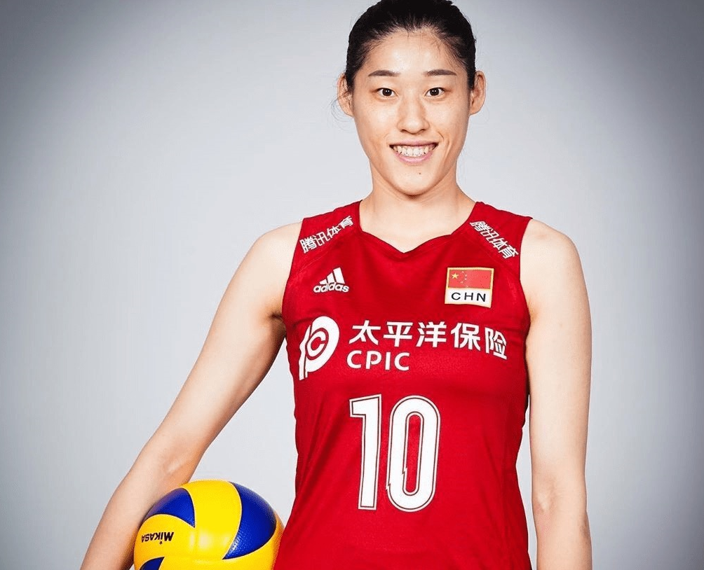 刘晓彤首次带队就夺冠!中国女排需要这位女教练!