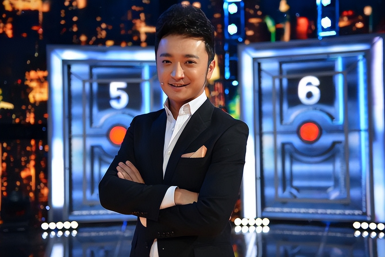 央视名嘴尼格买提:30岁娶新疆女孩,结婚10年无子,他过得好吗