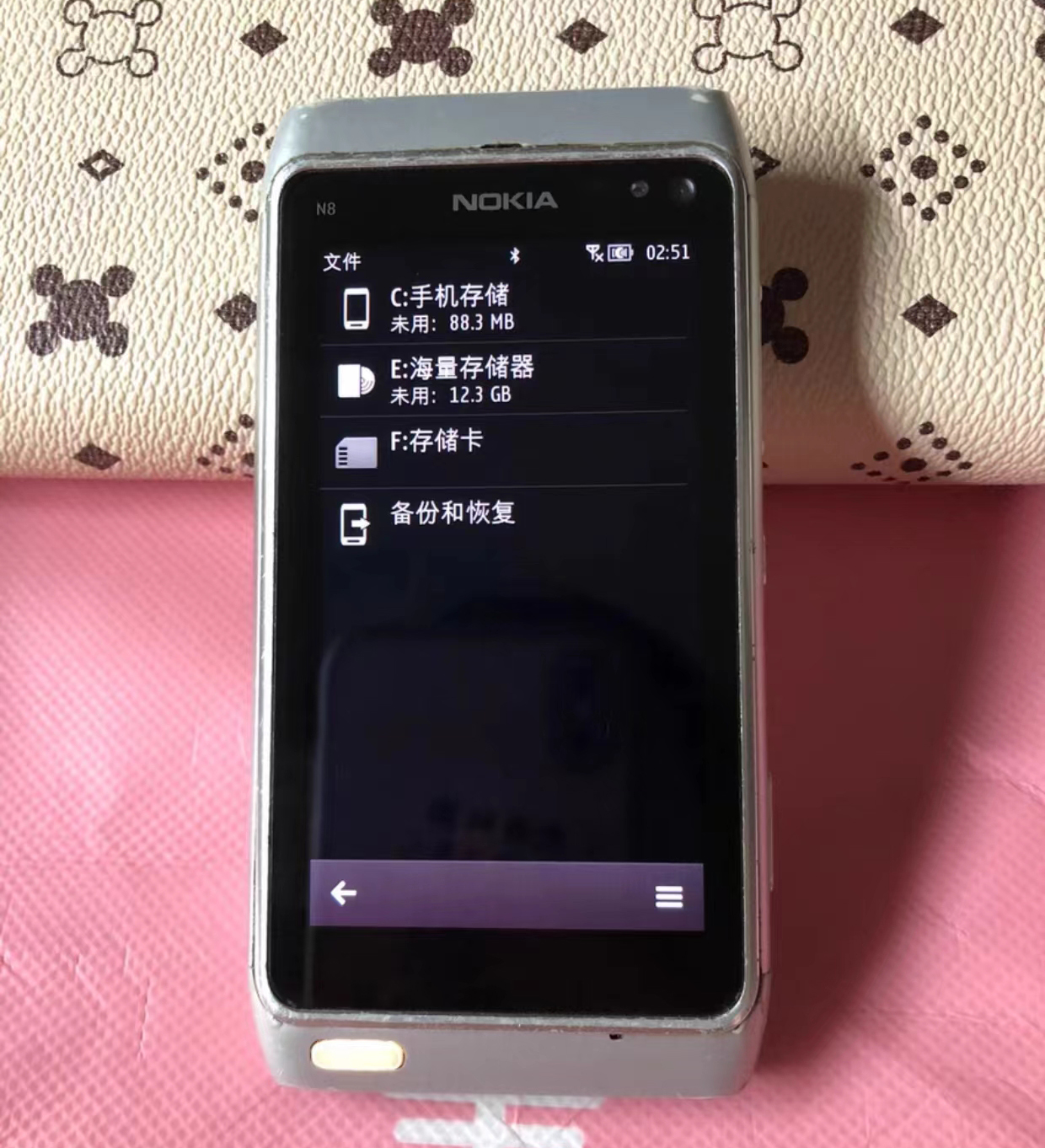 捡到一部诺基亚n8,太难用了,难怪当年会输给安卓系统