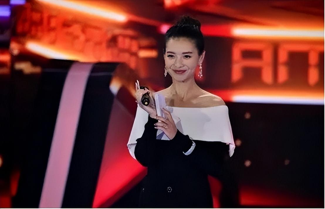 还记得"北京卫视前一姐"栗坤吗?如今她的近况如何?