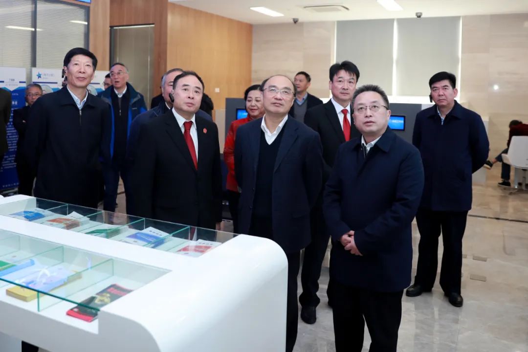 苏州市人大常委会主任陈振一带队视察法院工作