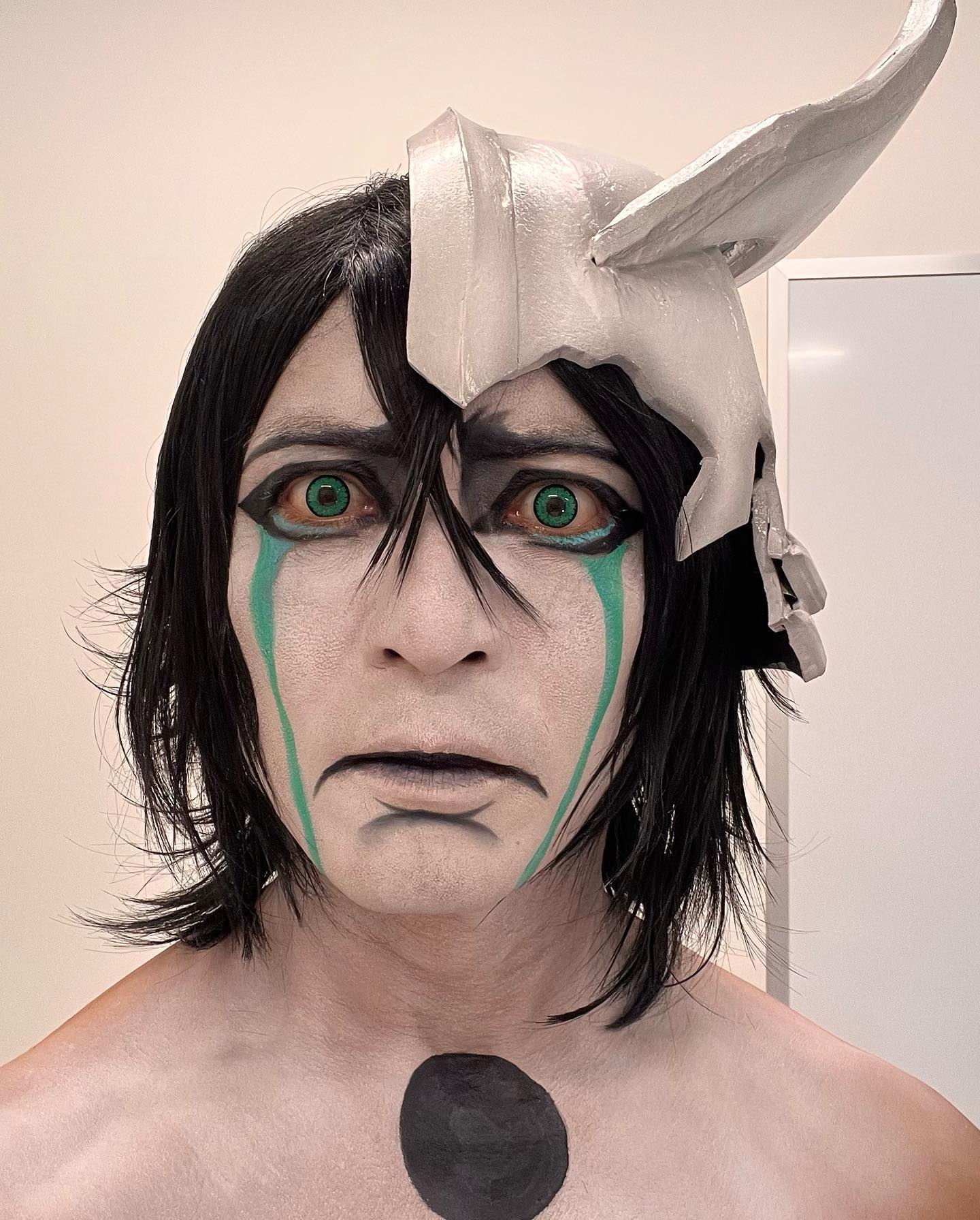 鹤野刚士cos死神角色,练出八块腹肌,在节目中还嘲讽反战人士