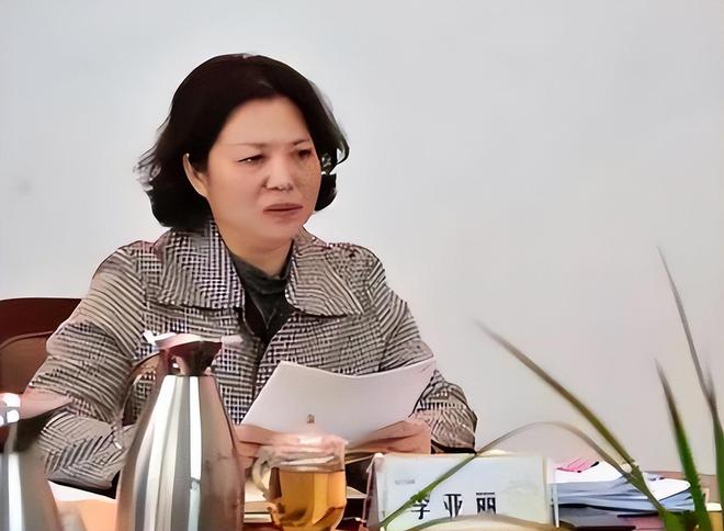 纪实:山西"女虎"李亚丽,包养20多名年轻力壮的小伙,太好色!