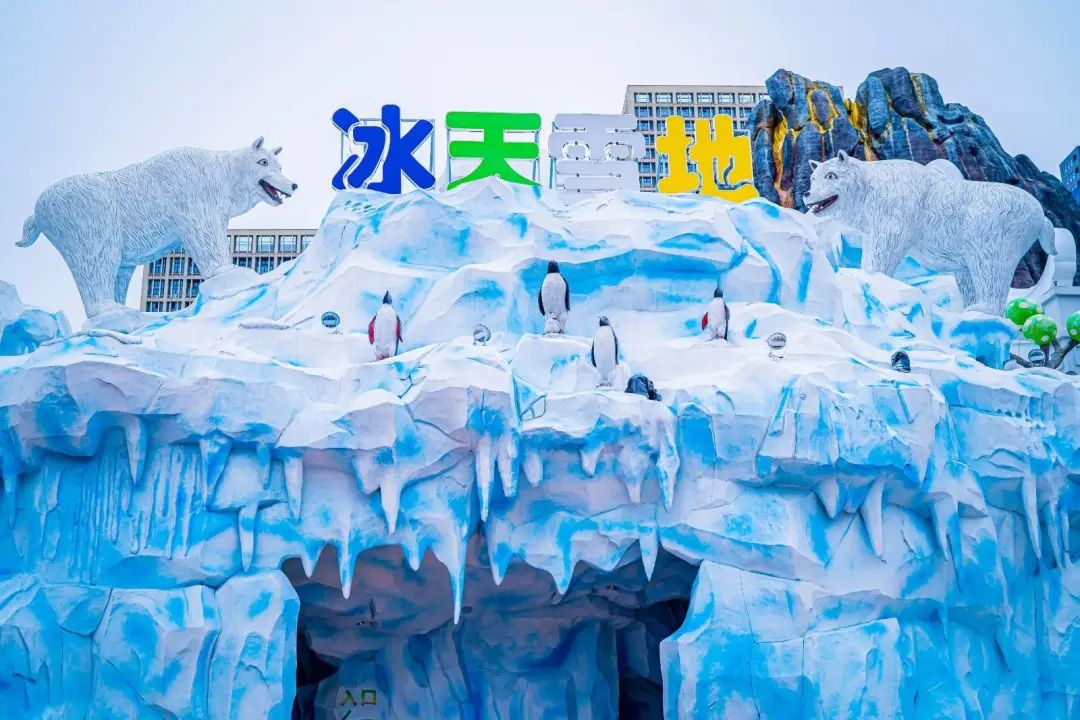 广州融创乐园冰天雪地,人均20的东北之旅,堆雪人打雪仗滑雪梯