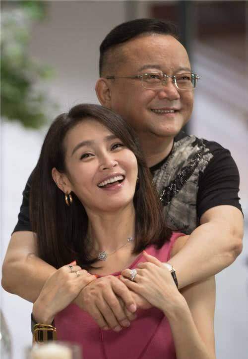 女子实现财务自由后,与丈夫各住一间房,女子:不准动你别碰我!