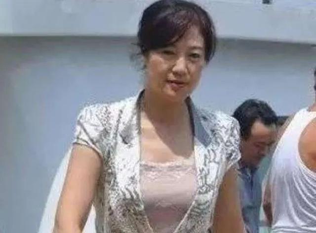 女巨贪蒋艳萍靠色相上位,迷倒40多个领导,称只玩有档次的男人