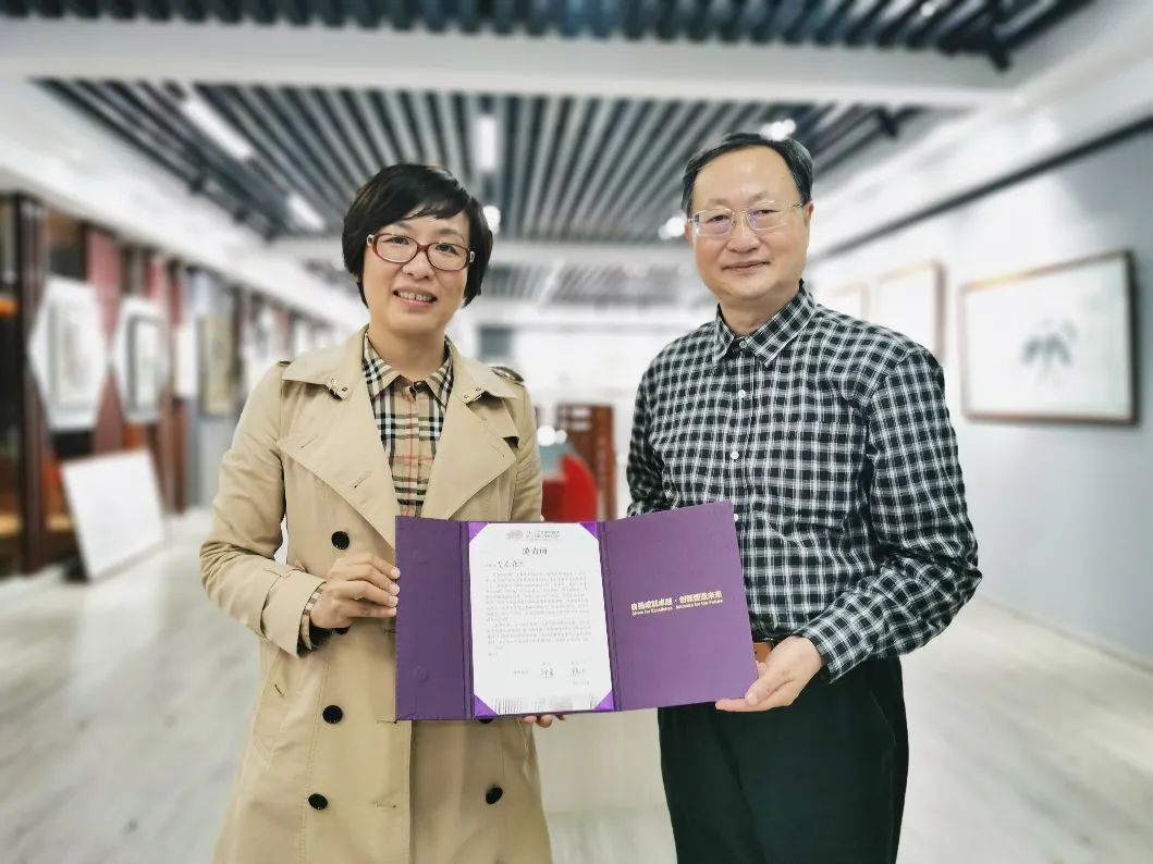 清华大学王中忱院长,广西招生组老师莅临柳州铁一中学交流讲学!