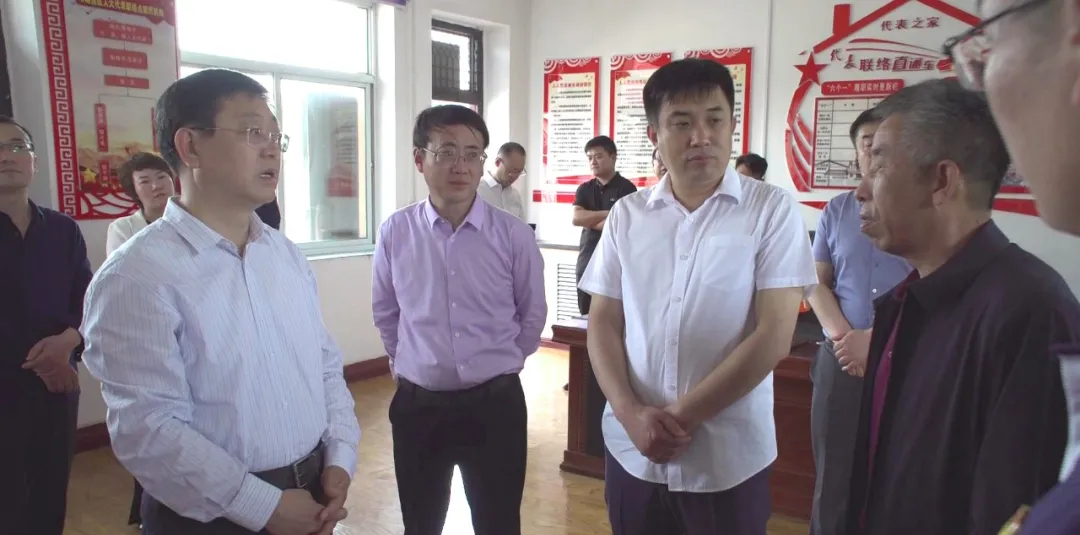 吕梁市人大常委会主任刘振国在中阳县调研