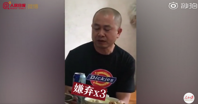 推荐|儿子退伍偷偷回家,母亲激动到无法自控,父亲记录下的这一幕看哭网友