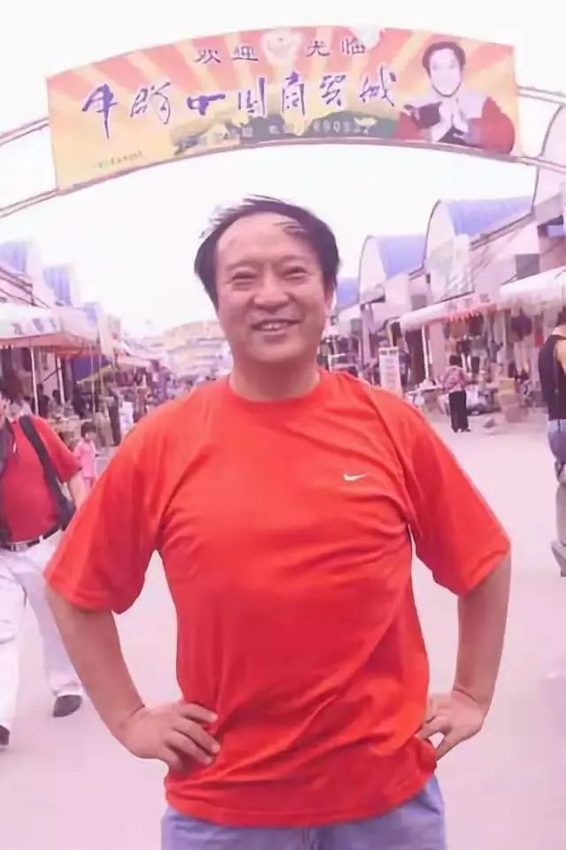 58岁丢官离婚,71岁晚景凄凉,离开冯巩后,牛群怎么混成这样了?