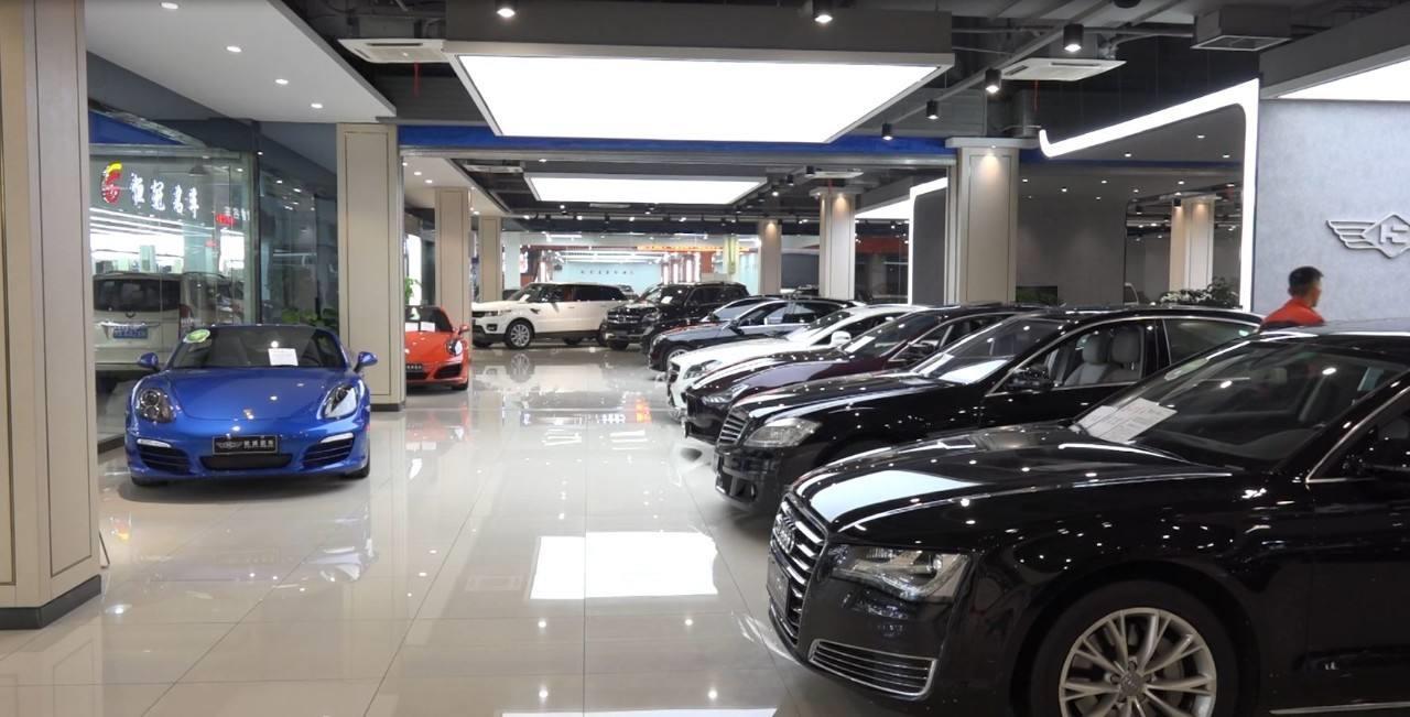 二手车贩子"诉苦哭穷":高价囤下的车,现在赔本也卖不了