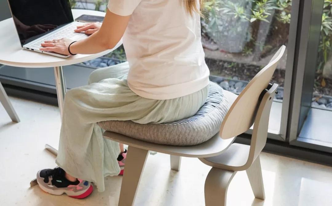 一组漫画告诉你,长期久坐,是如何"毁掉"一个好看的屁股?