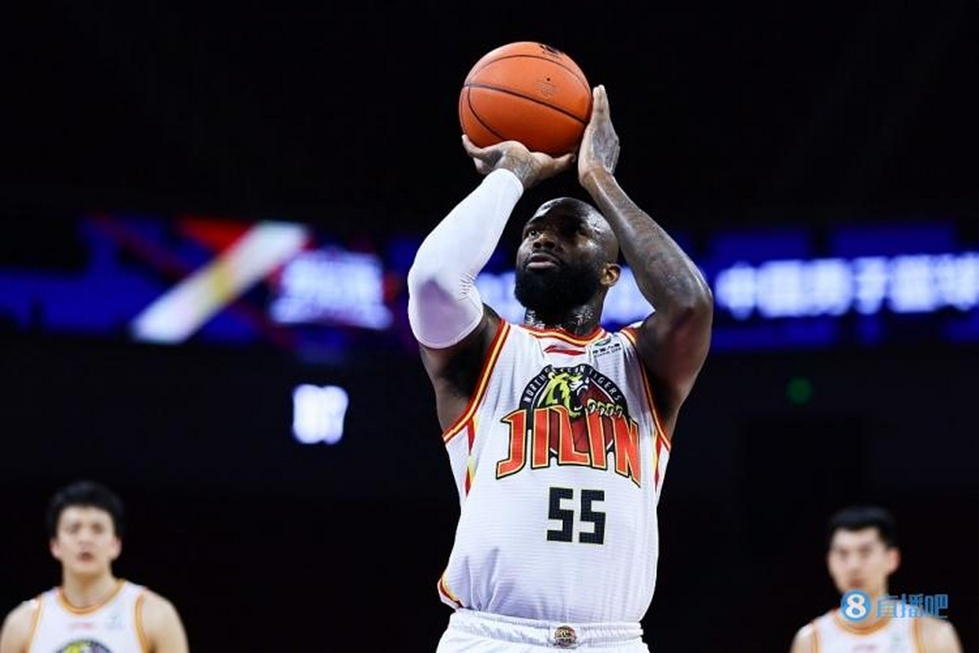 琼斯:不想去一支一直夺冠的球队 我很适合新疆队&会领导帮助球队  8月