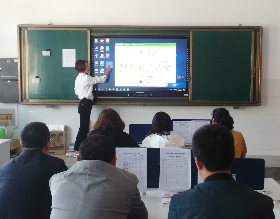 救救娃,老师请用黑板授课吧!家长呼吁学校回归传统教学方法