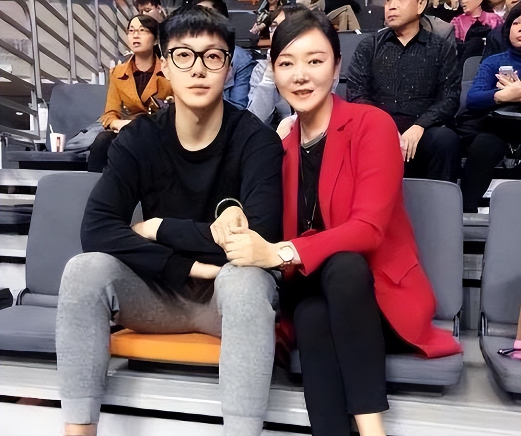 宏远3消息!胡明轩回应网暴,朱芳雨猛追清远球王,徐杰赴美特训